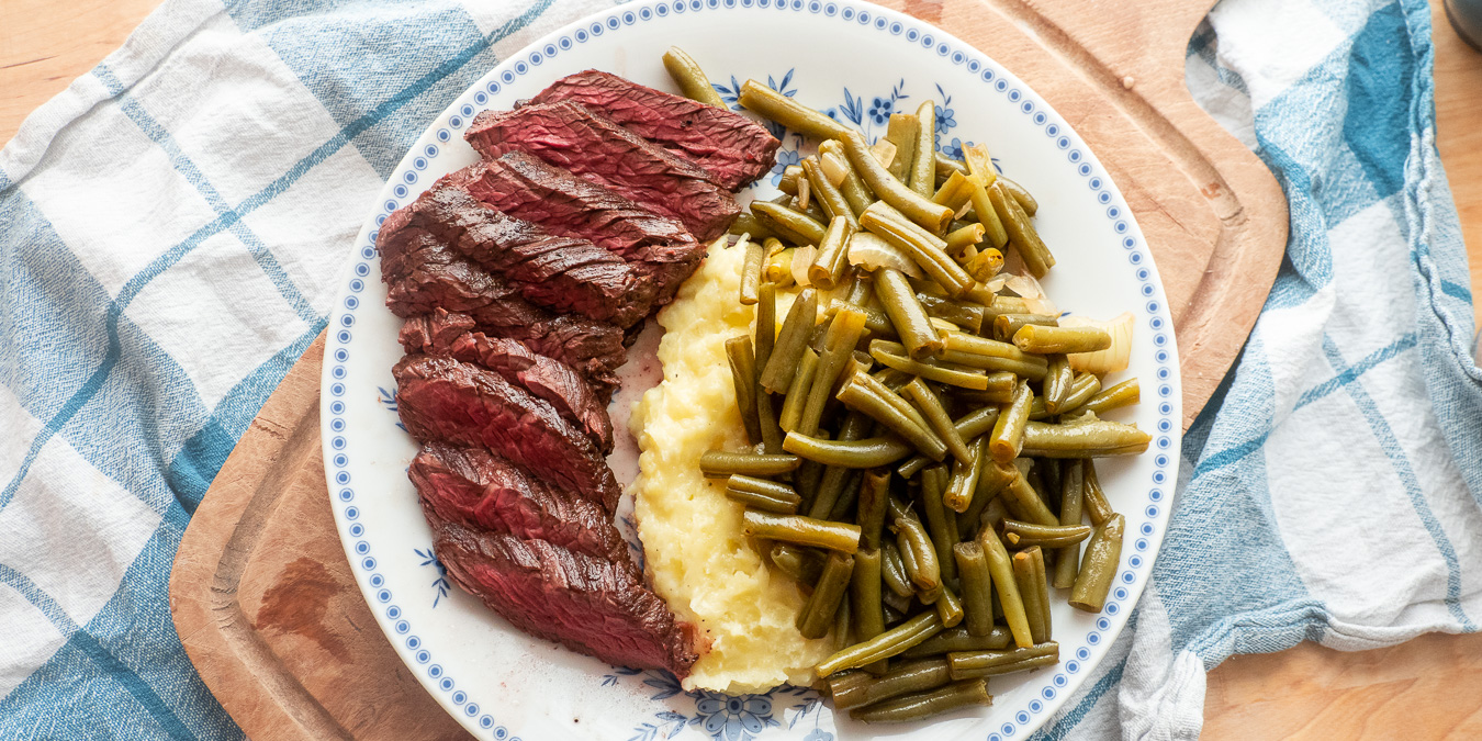 Nierenzapfen, Onglet, Hanging Tender: lecker mit Stampf und Bohnen